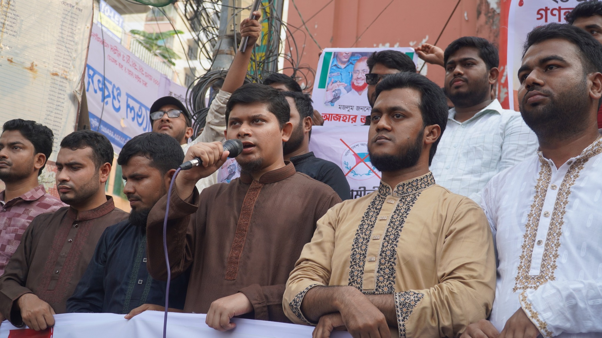 জুলাইসহ সকল গণহত্যার বিচার, এটিএম আজহারুল ইসলামের মুক্তি এবং ফ্যাসিস্ট আমলে ছাত্রশিবিরসহ সকল রাজনৈতিক মামলা প্রত্যাহারের দাবিতে বিক্ষোভ মিছিল ও সমাবেশের আয়োজন করে বাংলাদেশ ইসলামী ছাত্রশিবির, কুমিল্লা মহানগর শাখা।